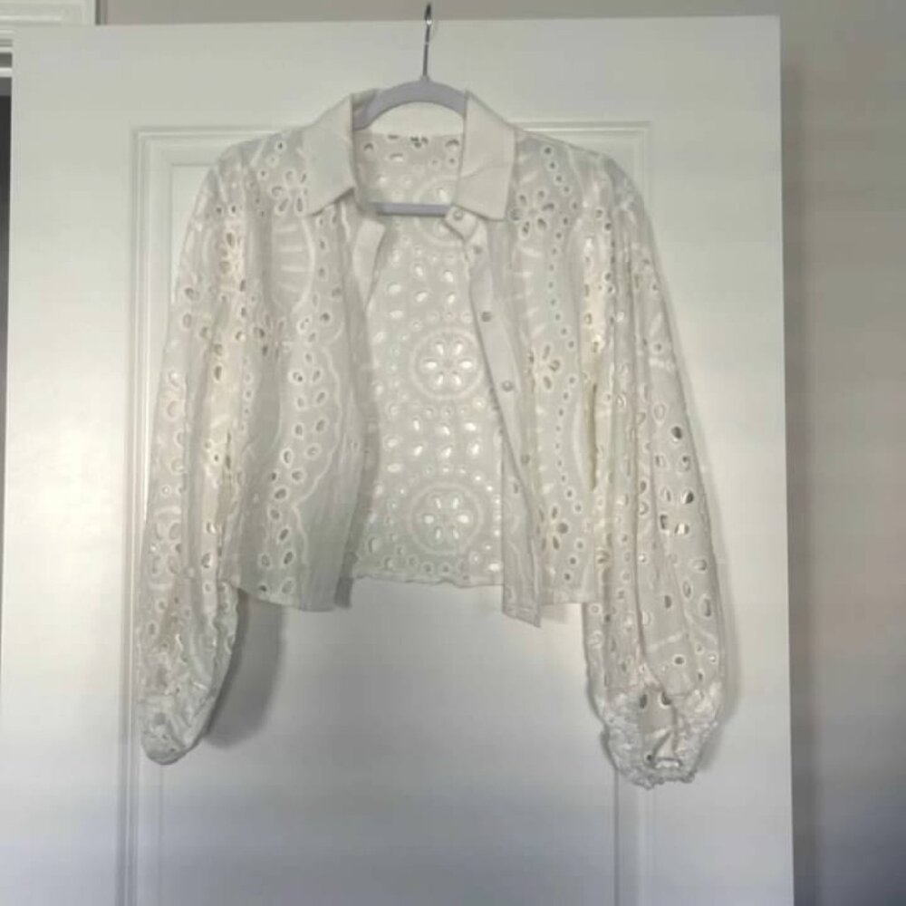 White Eyelet Balloon Sleeve Medium Top Medium